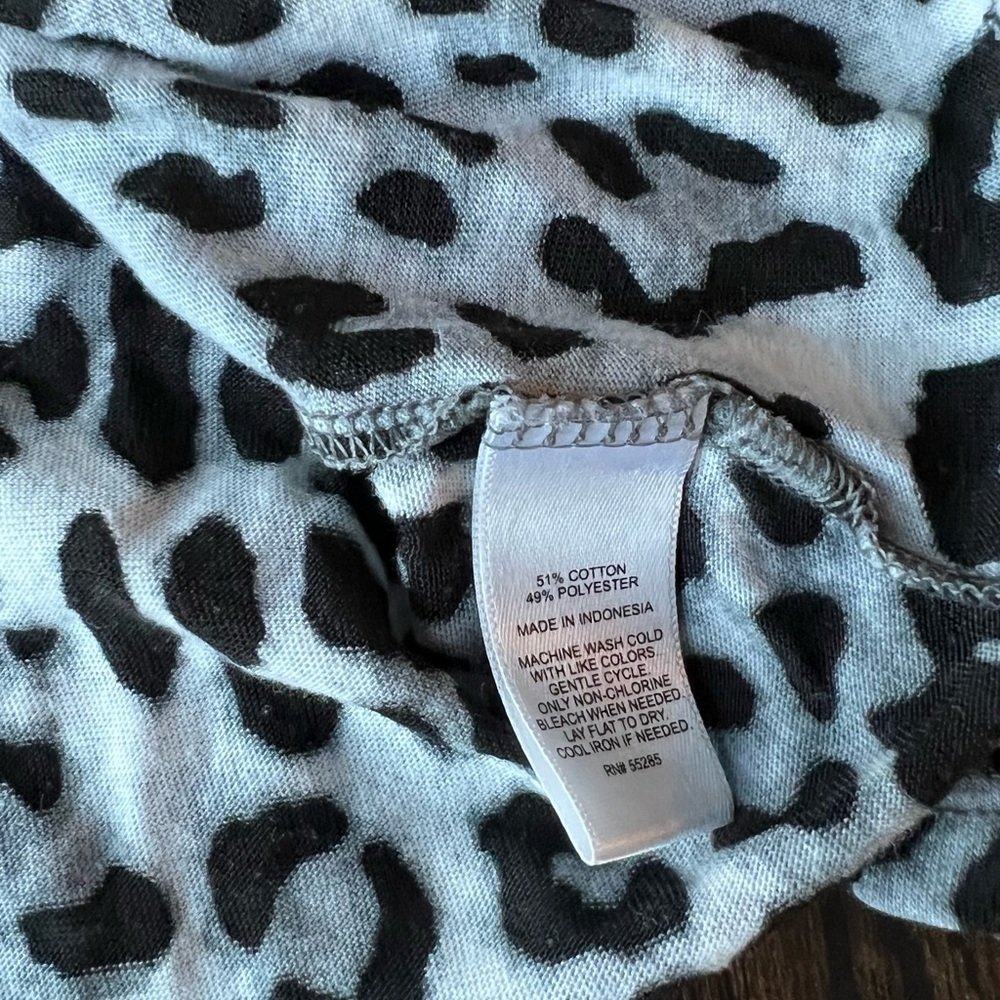 Express gray leopard top - Picture 4 of 6
